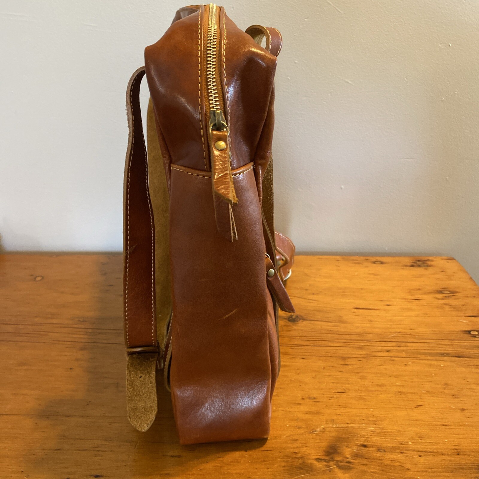 T NOBILE Cognac Leather Straps Laptop Large Messenger Bag Purse ITALY EUC