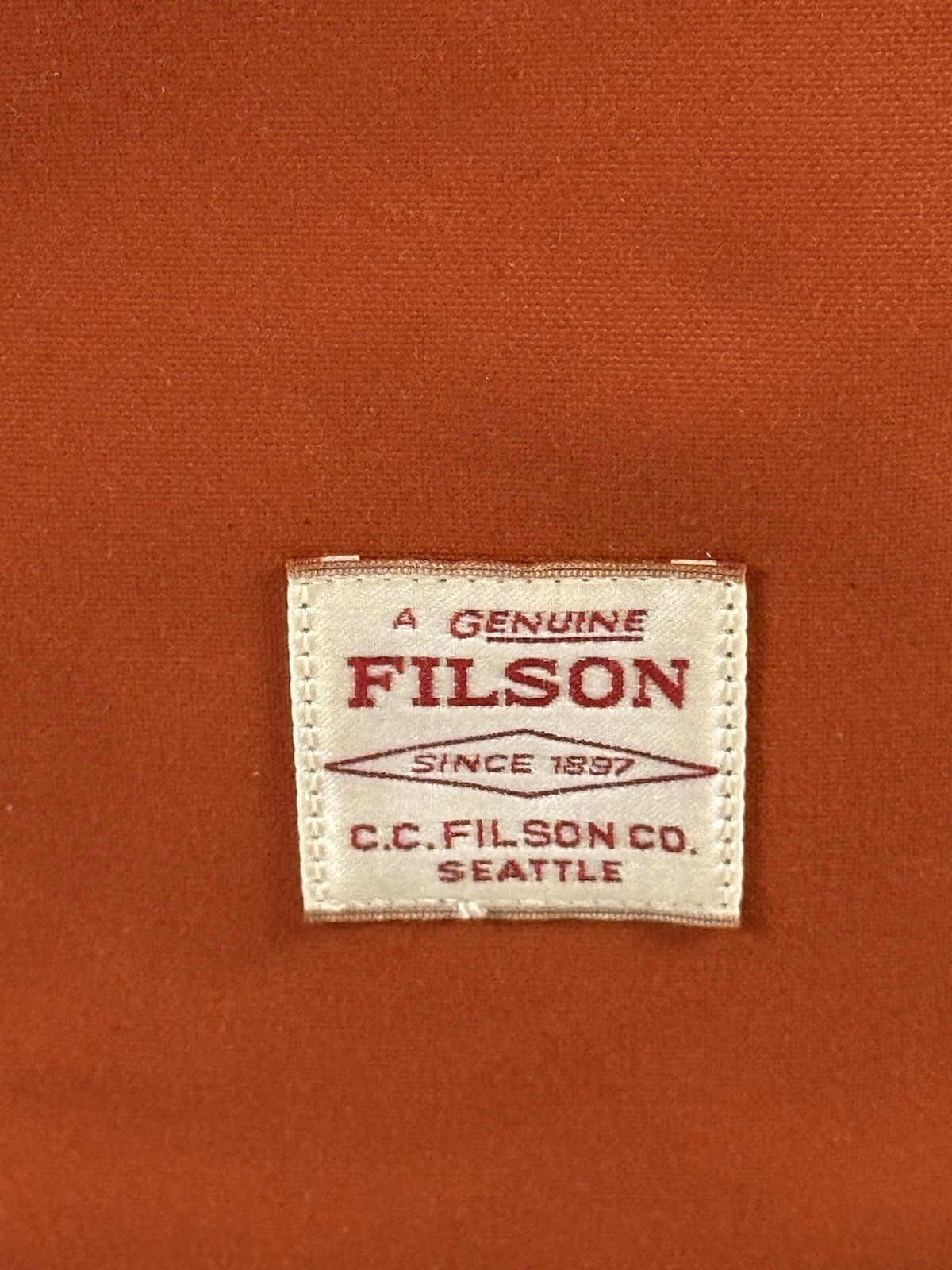 FILSON MEDIUM TIN CLOTH DUFFLE BAG RUST OS NWT