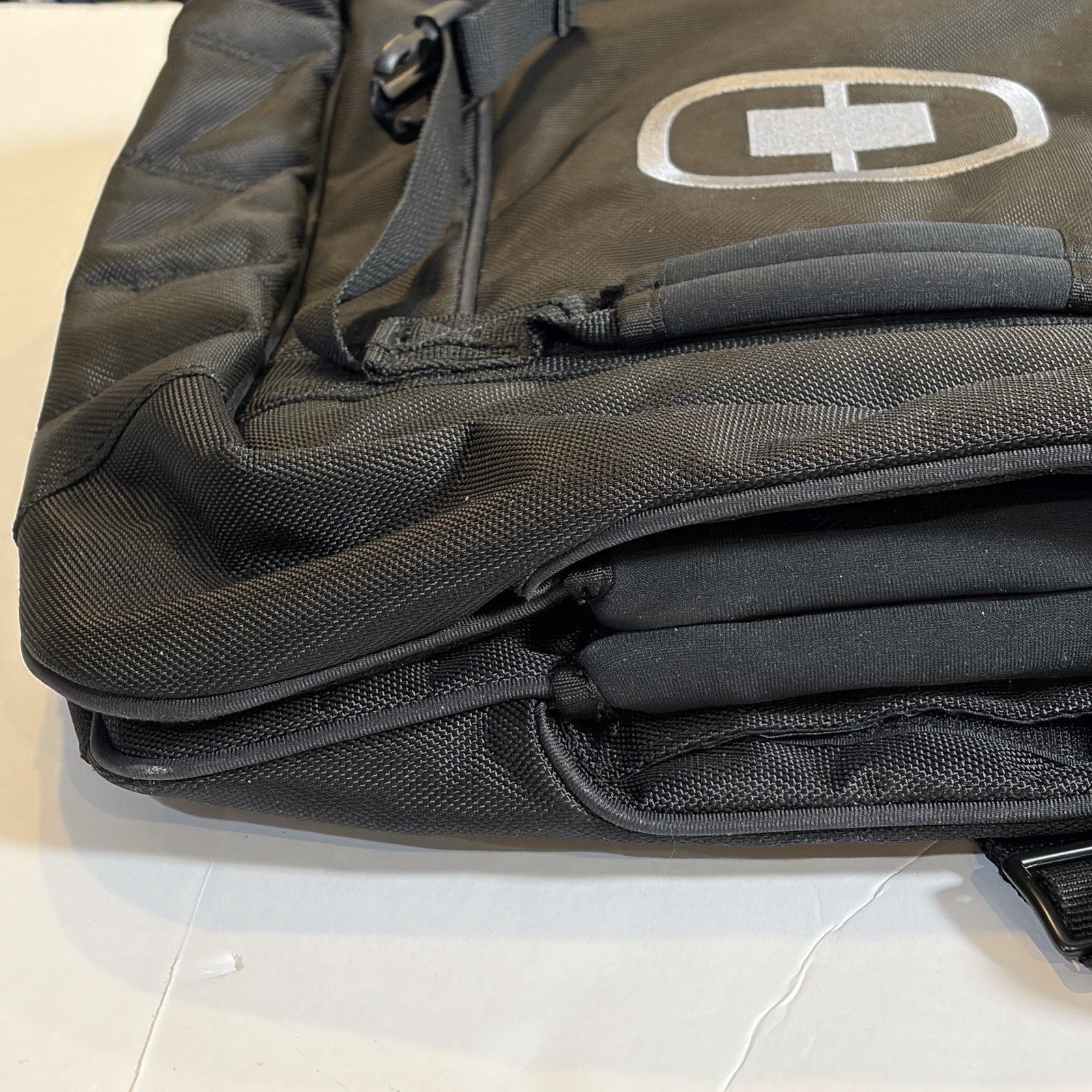 Ogio Zip-off Black Messenger Bag Gaming Business Travel Tech – Magnetic