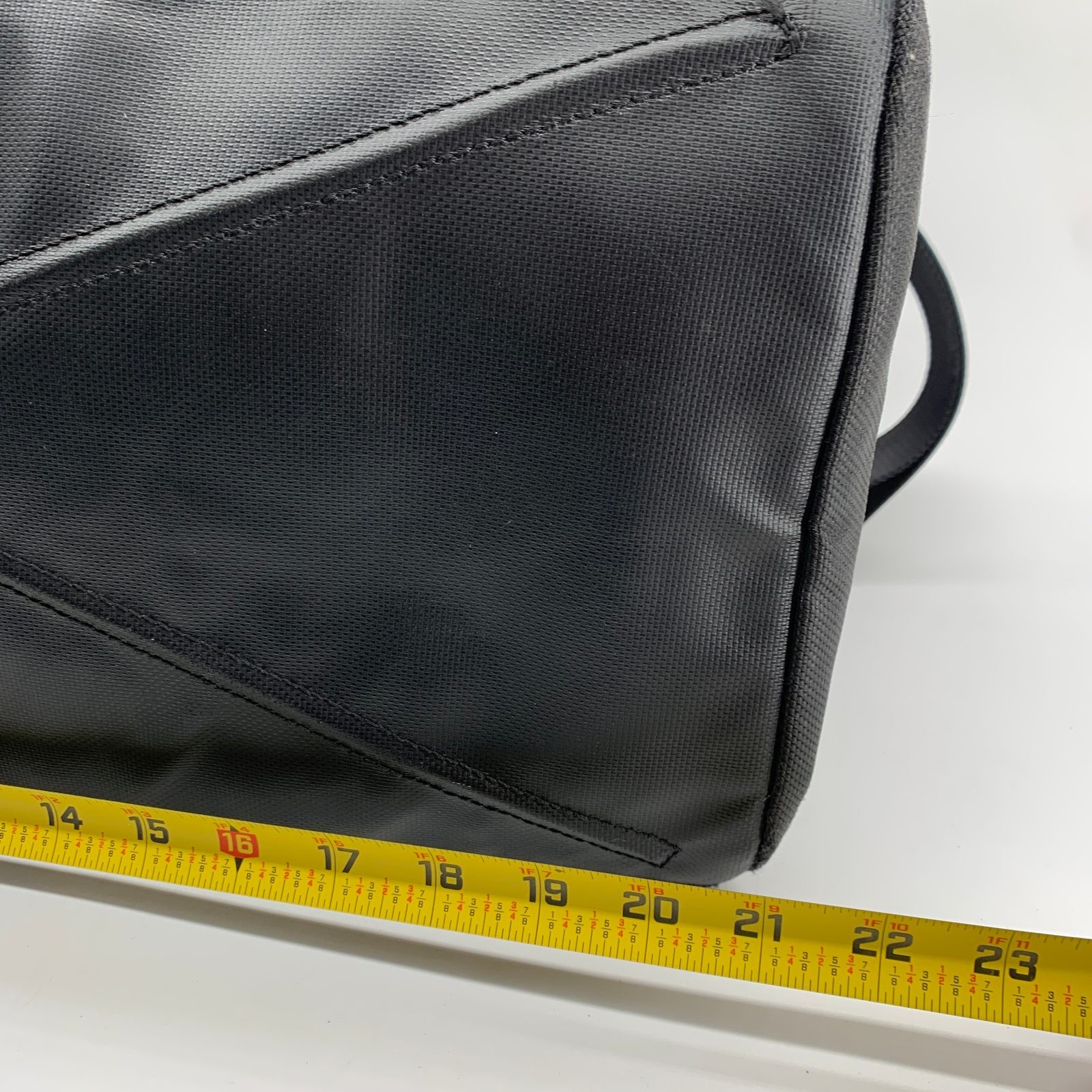 Lululemon Gray Heather Duffle Gym Bag w/ Shoulder Strap Multiple Pockets