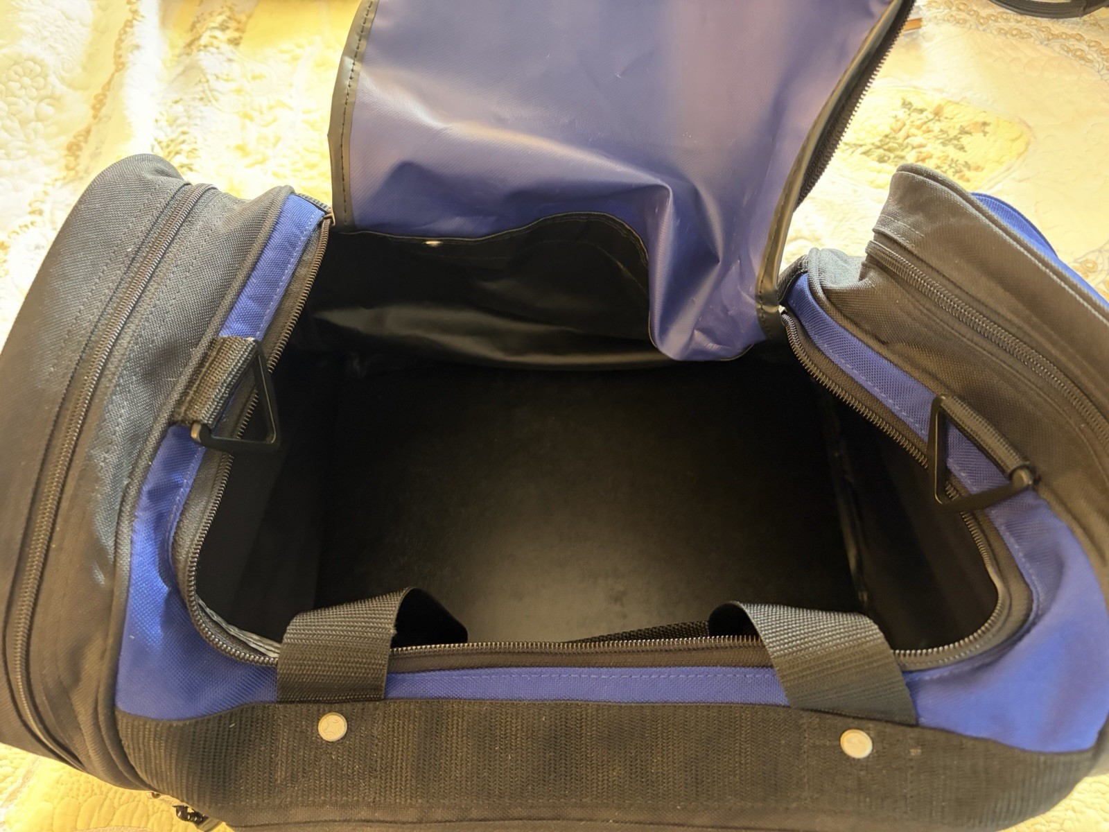 JEEP Authentic Sport Gear Black Blue Duffel Bag Excellent Condition