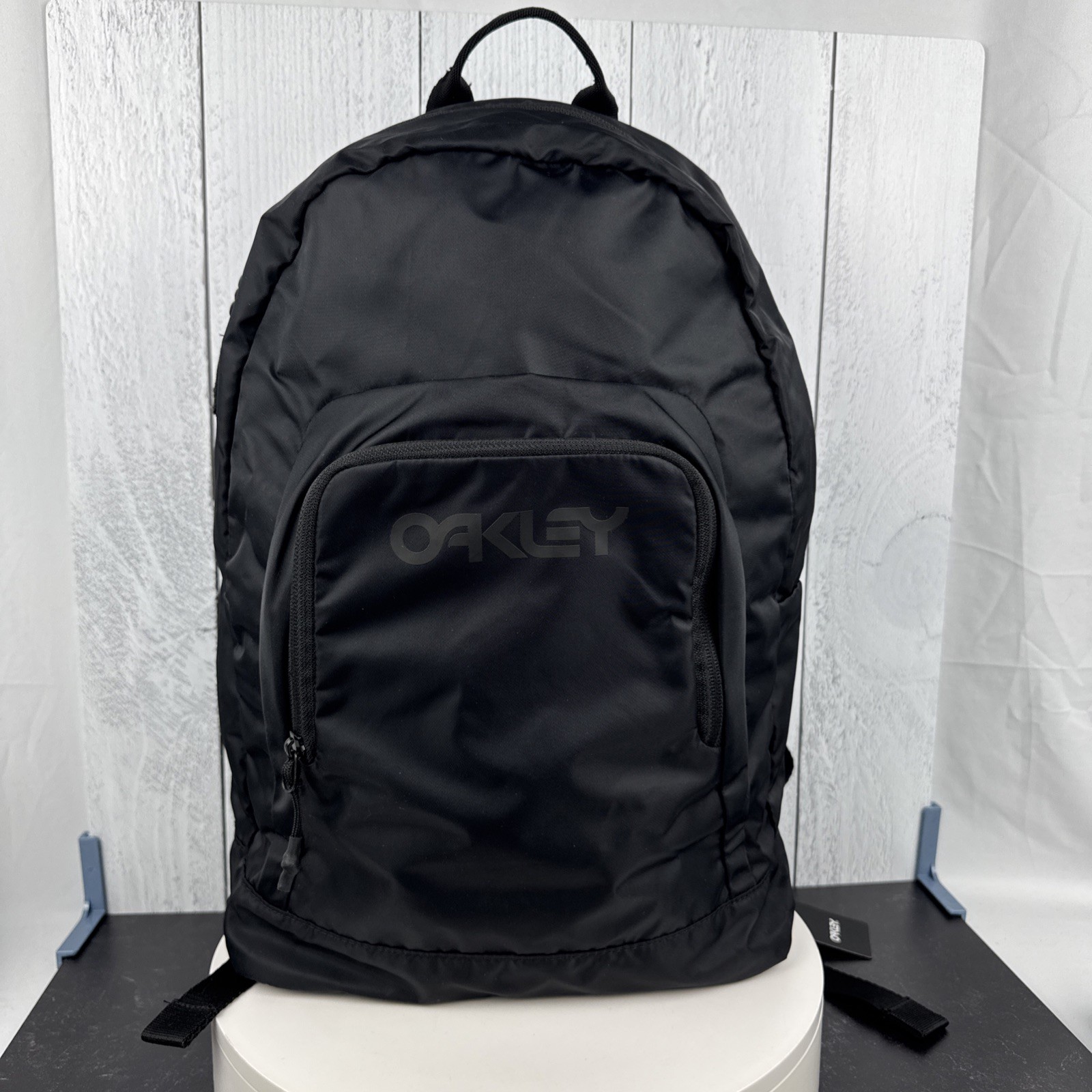 Oakley 23L Sport Backpack Black Nylon Durable Travel School Bag FOS901071 NWT