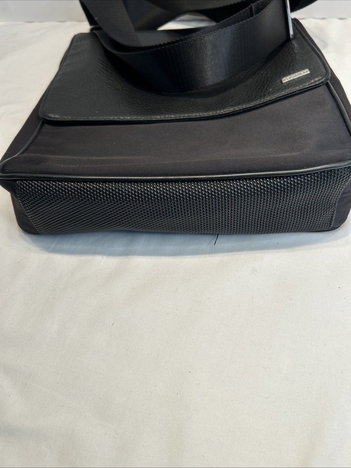 Calvin Klein Black Messenger Bag Adjustable Strap Inner Pockets Men