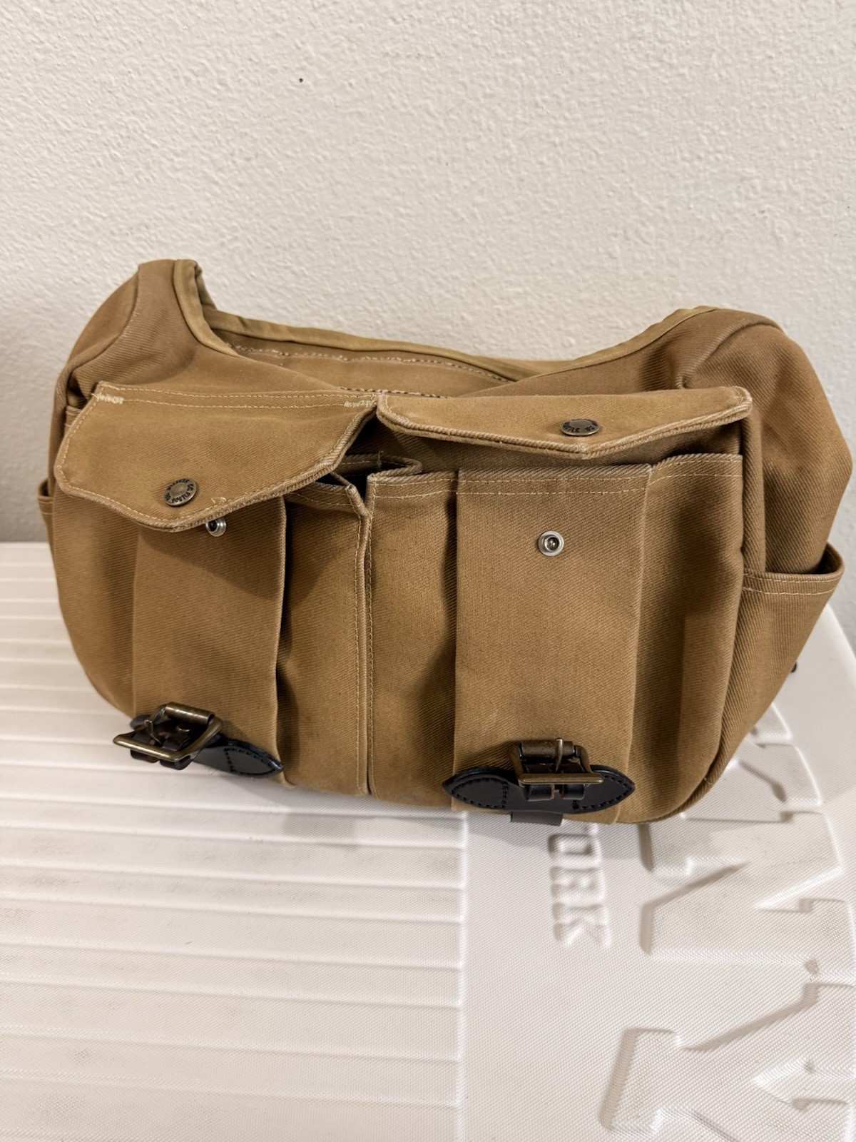 Filson Medium Rugged Twill Field Bag Tan