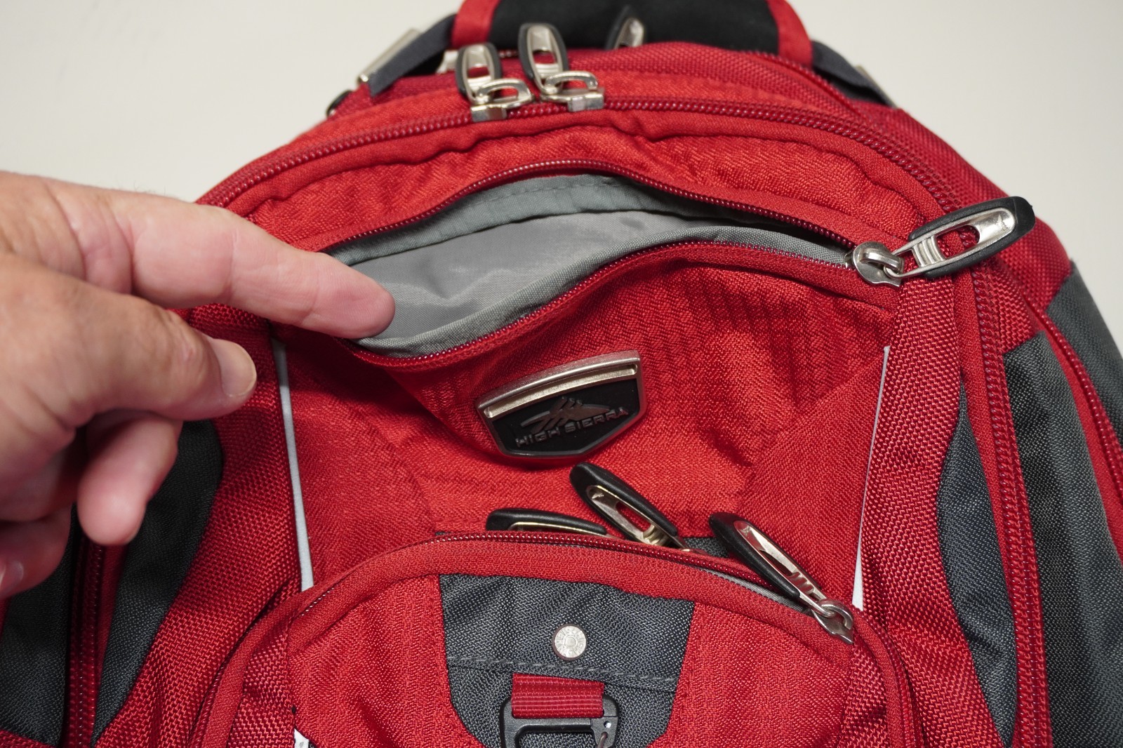 High Sierra Elite Backpack Airflow Cooled Back Suspension Strap Red Black