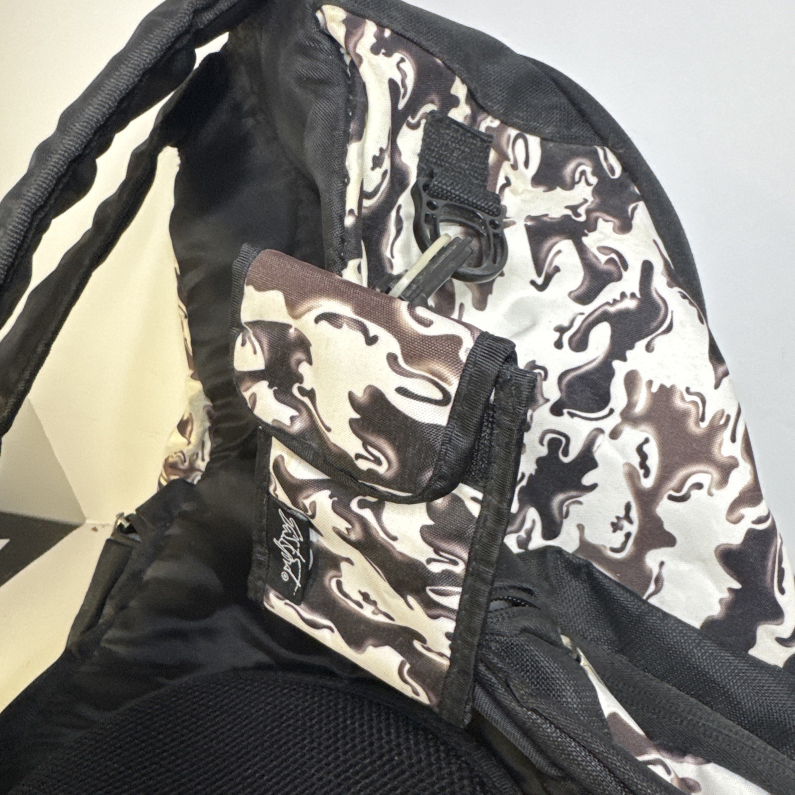 Eastport Xl Expansion Backpack In Abstract Black & White 6 Pockets EUC