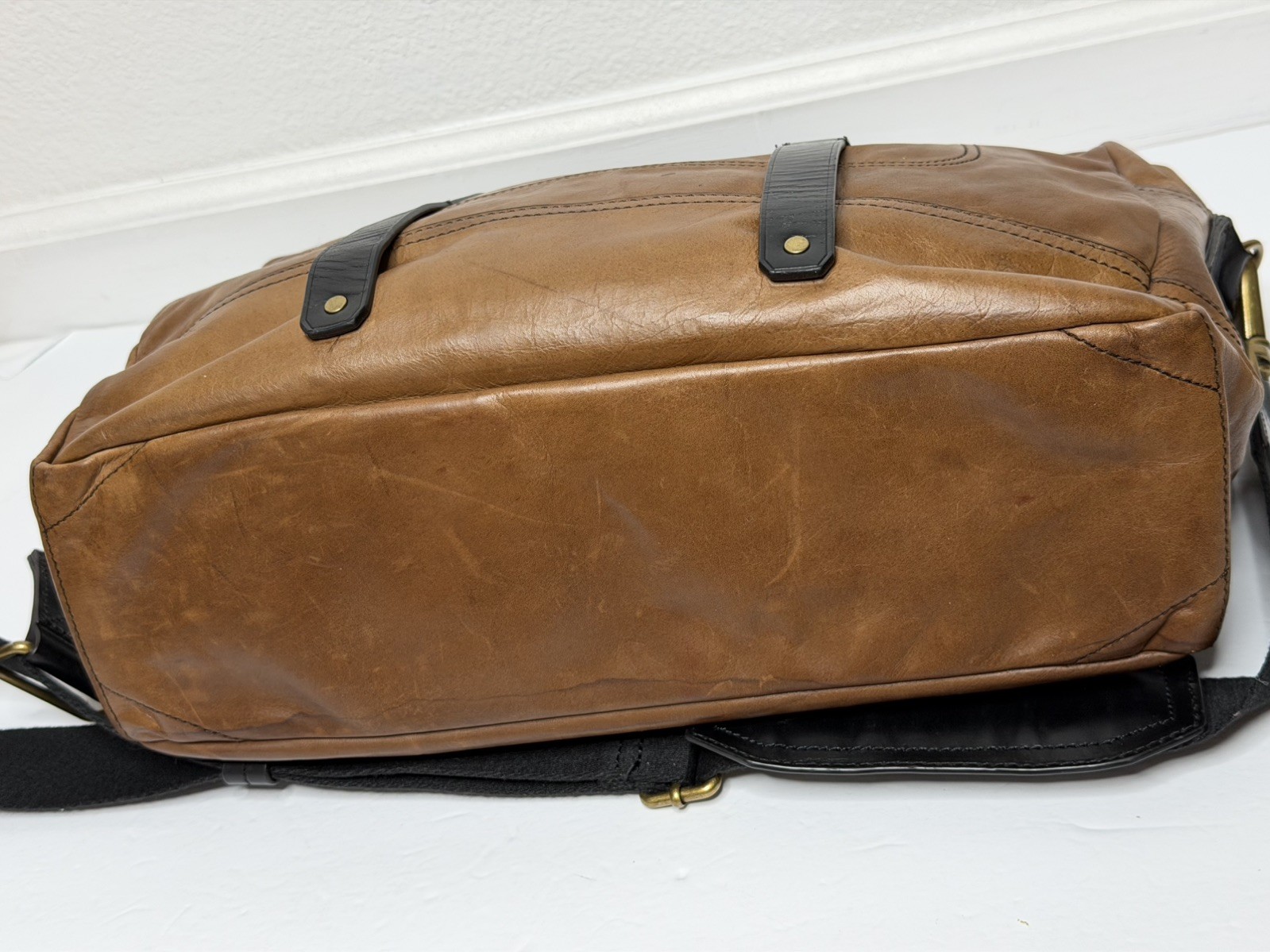 BANANA REPUBLIC Brown / cognac Italian Leather Briefcase Messenger Bag high end