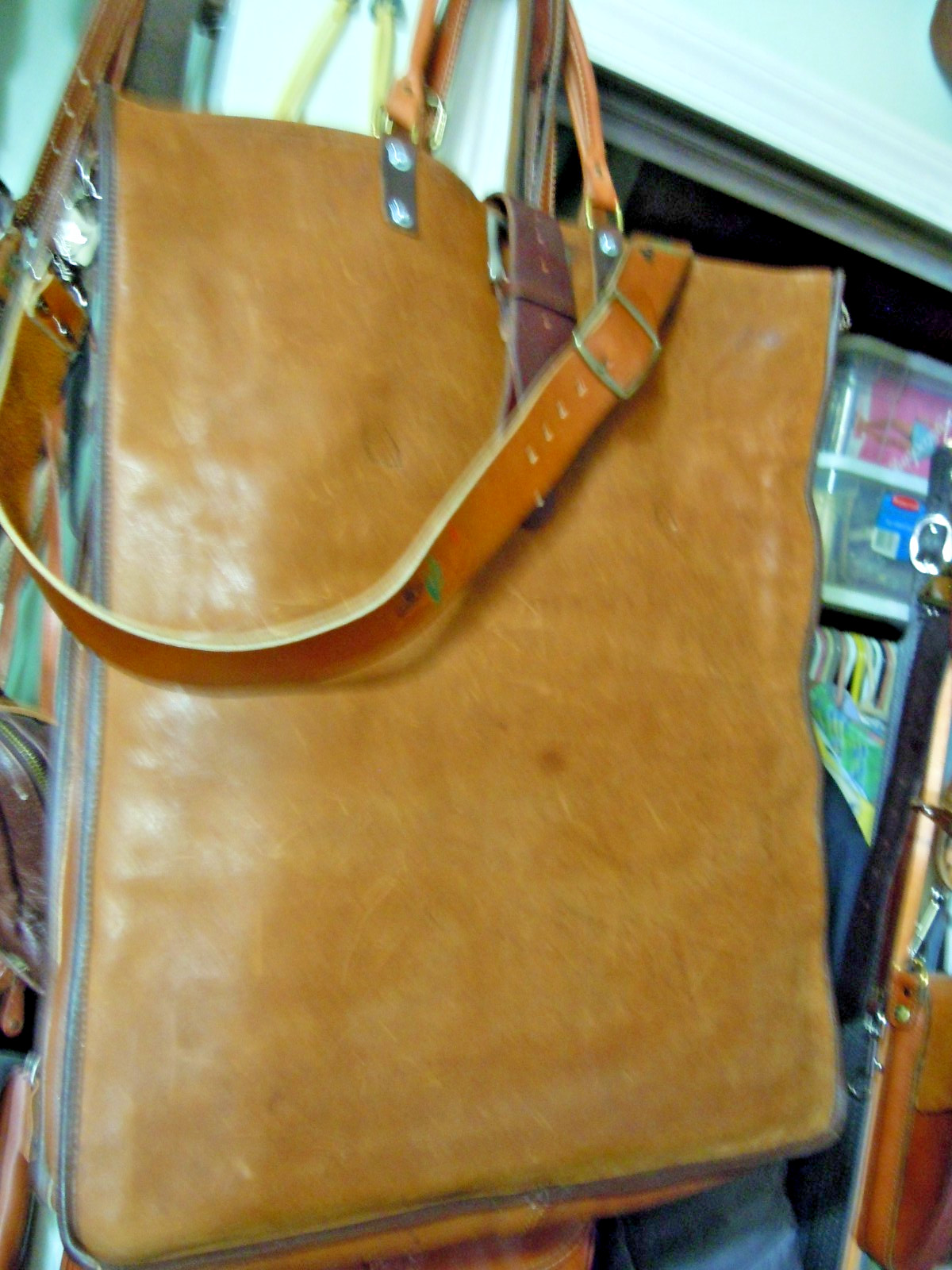 vintage Duluth Trading Co Leather City collection XXL Bag Brown Zipper Shoulder