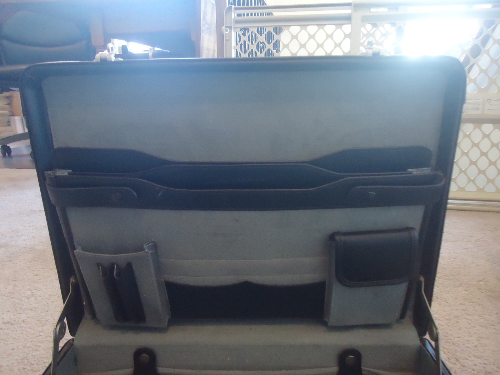 Alpine Swiss Briefcase Vintage 90″s Black 19″ x 14″ x 5″ Expandable Pockets