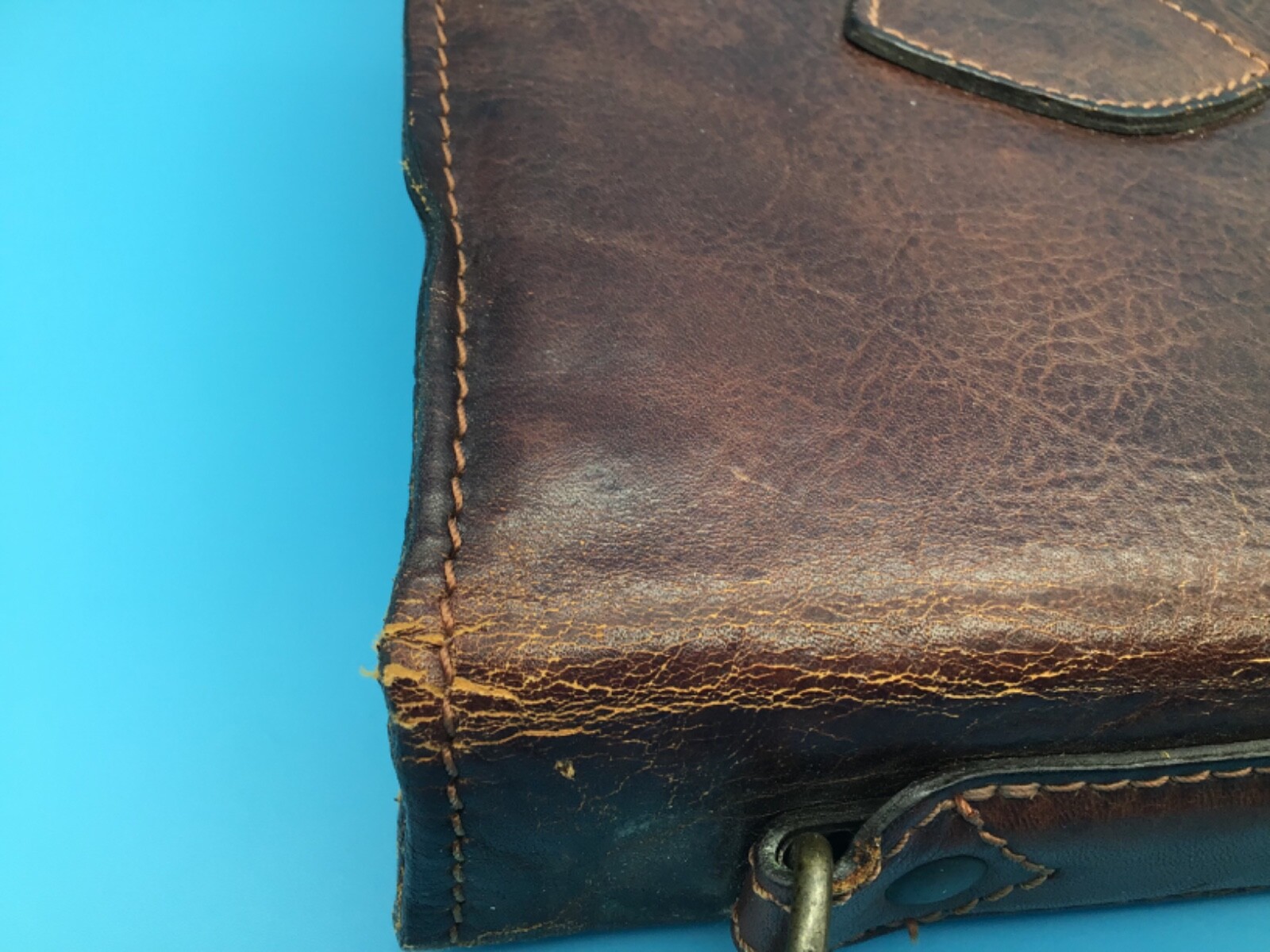 Renwick Brown/Tan Leather Briefcase Made in Canada Vintage 17 x 14 Inches