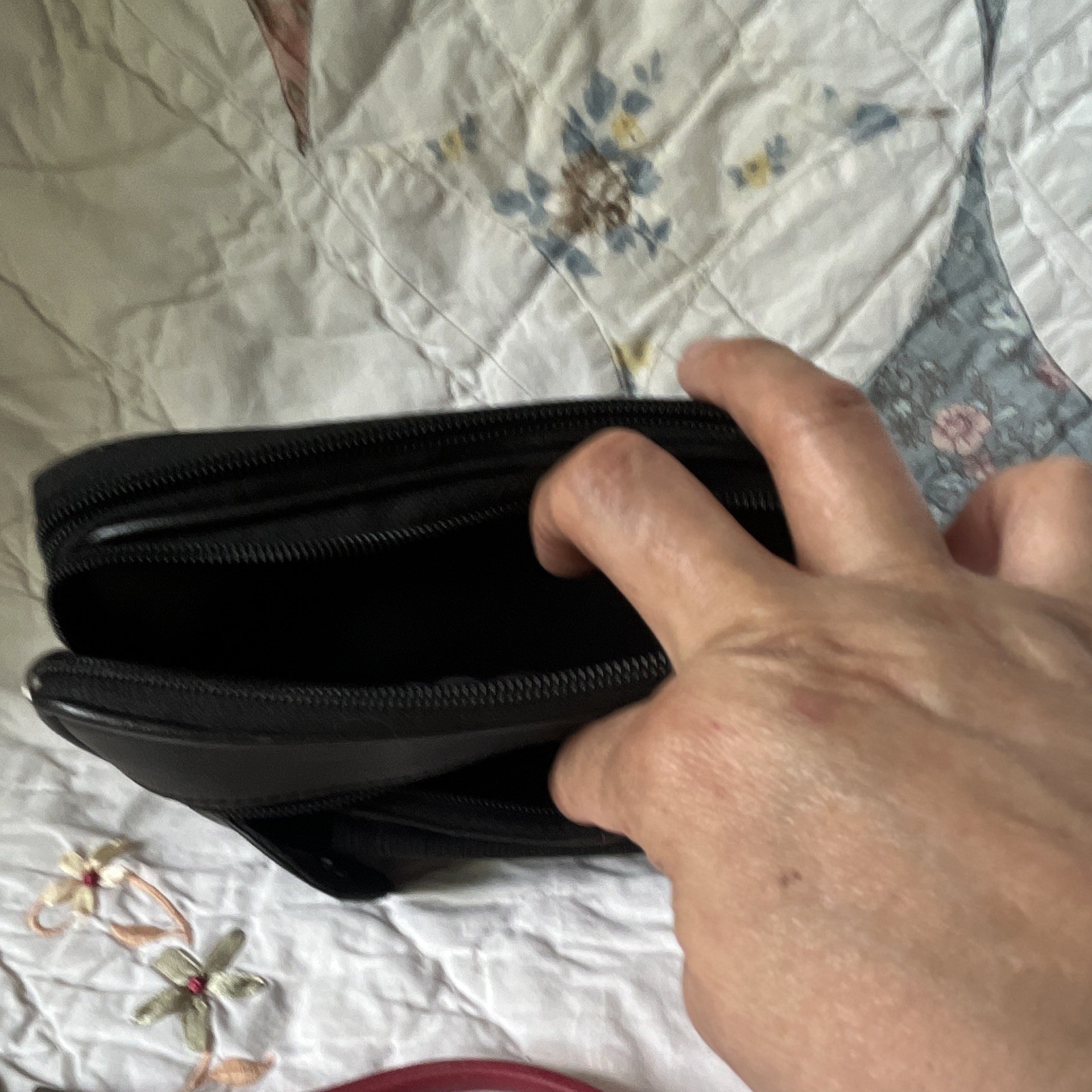 Men’s Black Zip Pouch Bag w/ belt Strap & Outer Pockets without strap