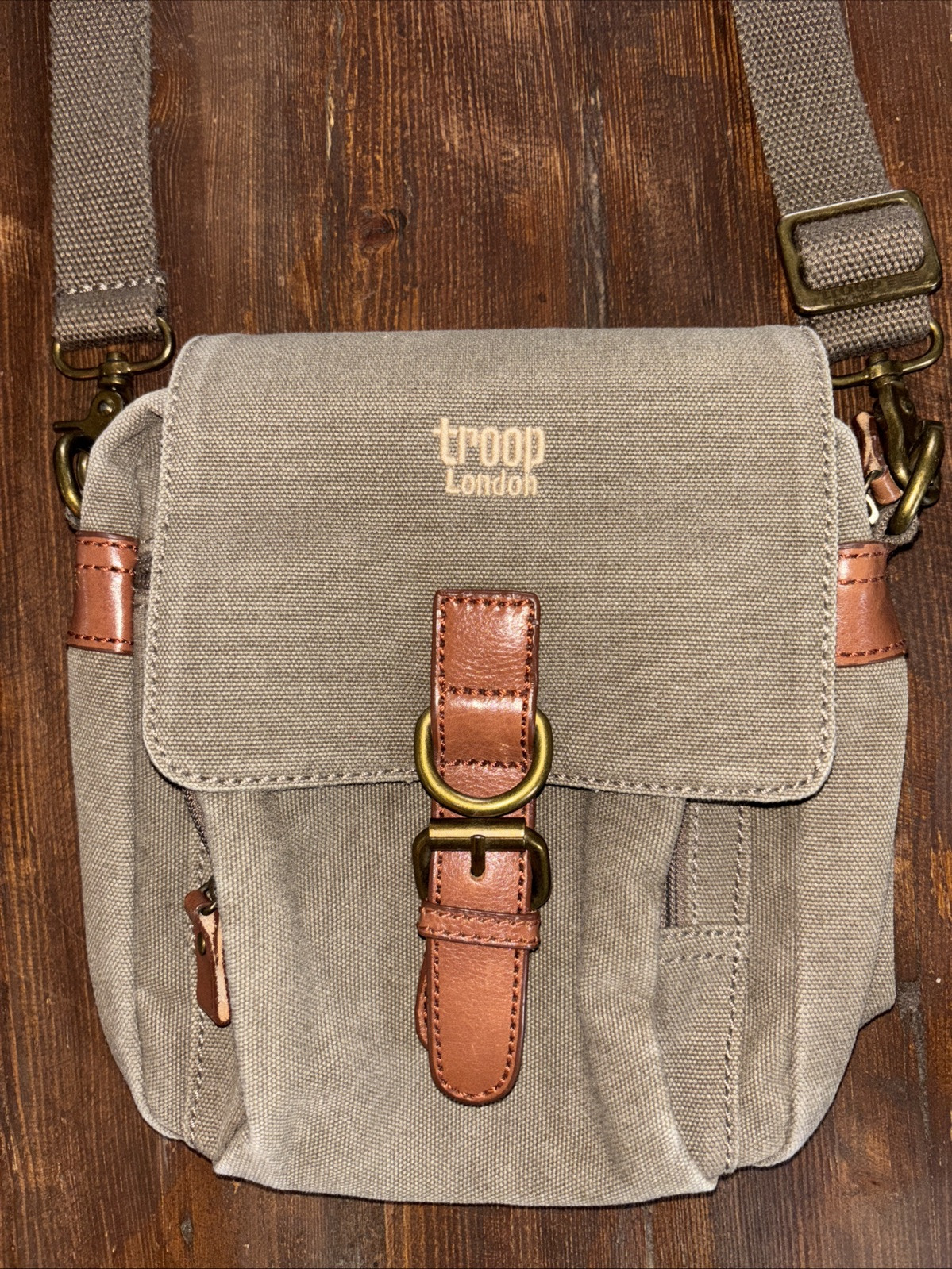 Troop London Classic Canvas Across Body Green Detachable Adjustable Strap