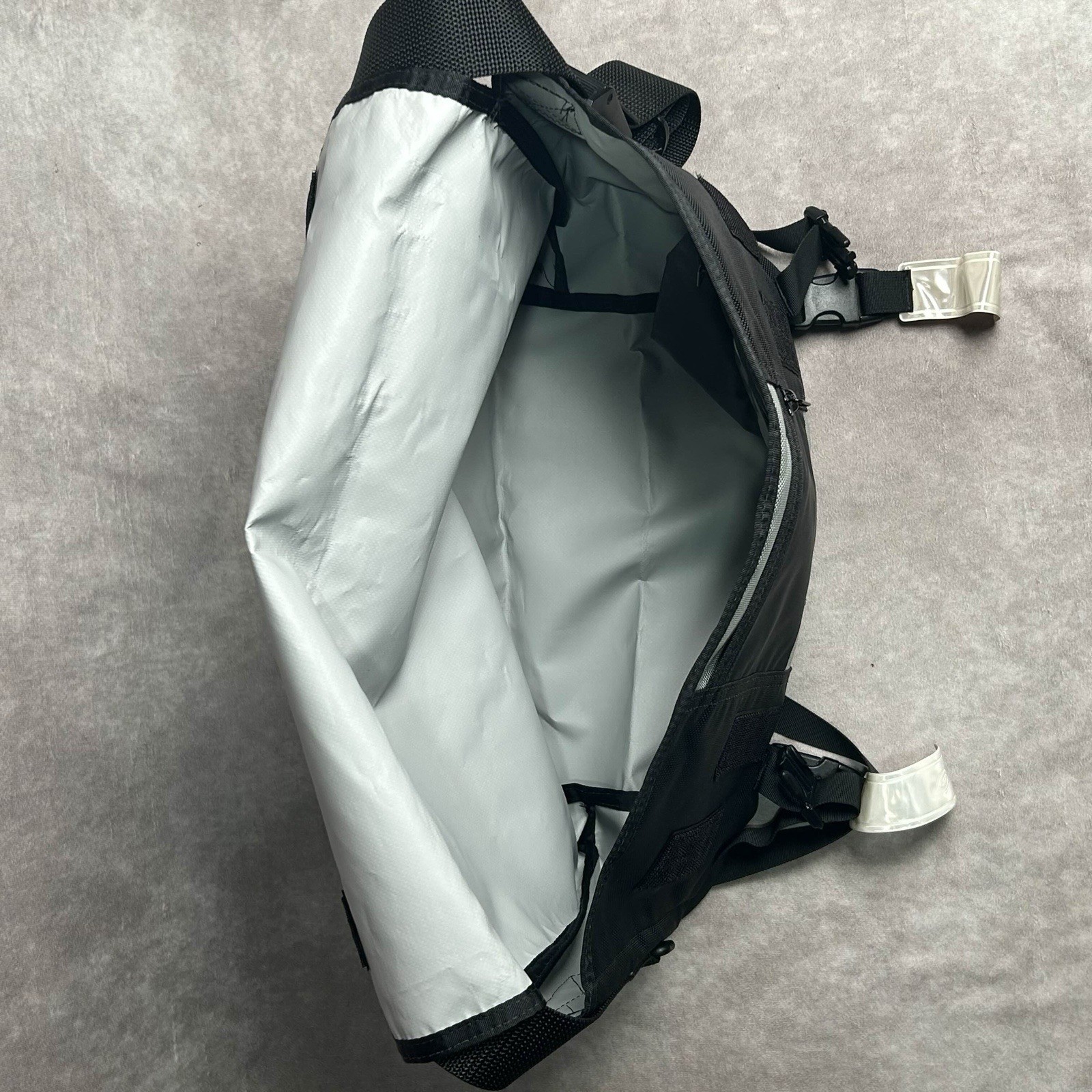 Timbuk2 Commute Messenger Crossbody Bag *Nektar Logo Black Blue Grey