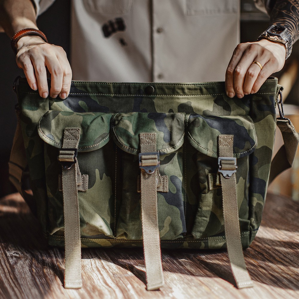 Retro Men Crossbody Bag Large Capacity Camouflage Training Messenger Bag Outdoor