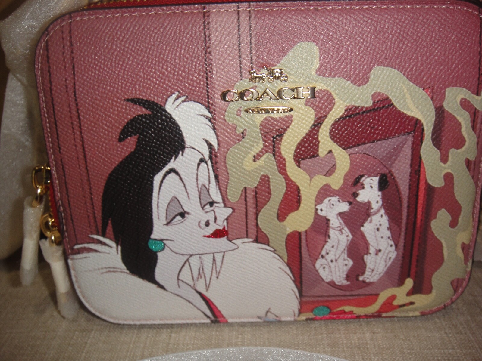 NEW COACH DISNEY CRUELA BOX APPLE MULTI CROSSBODY BAG.$398.00.MSRP 100%Authentic
