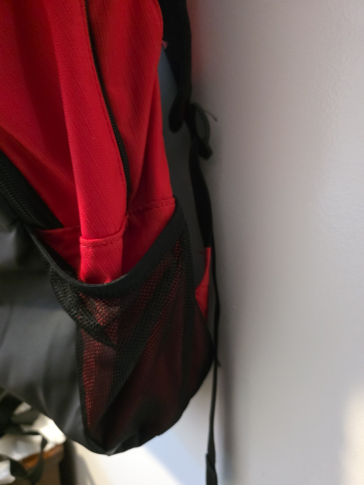 Nike Brasilia backpack Padded Straps & Adjustable, 4- Pockets Black & Red