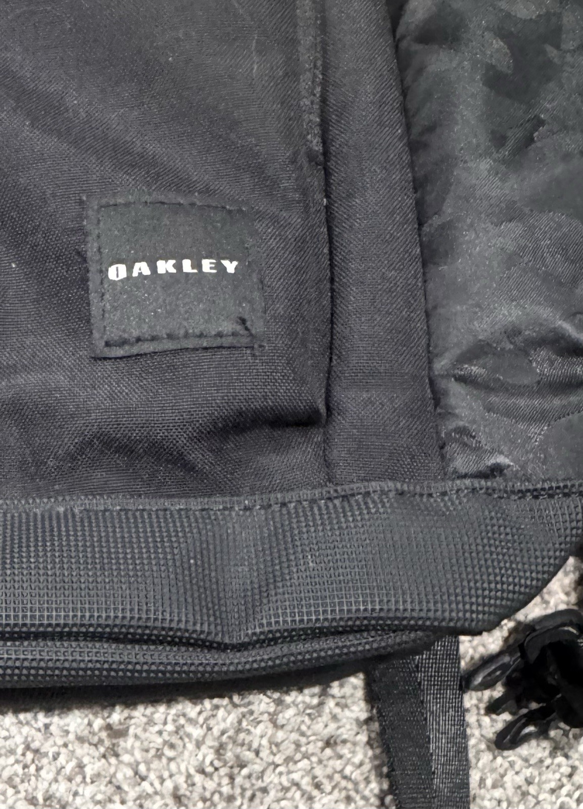 Oakley Utility Roll Top Backpack 921420-02E Black & Camo Camouflage