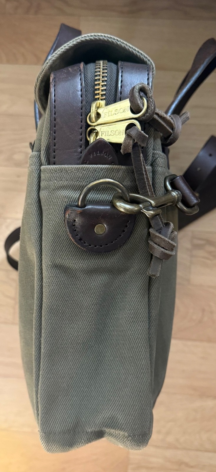 Filson 70256-L Large Laptop Briefcase Messenger Bag Otter Green USA Leather Stra