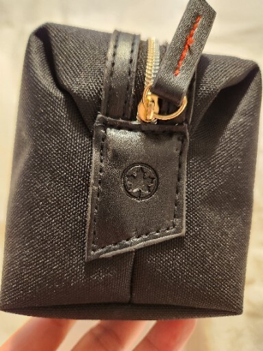 Want Les Essentials For Air Canada Toiletry Bag