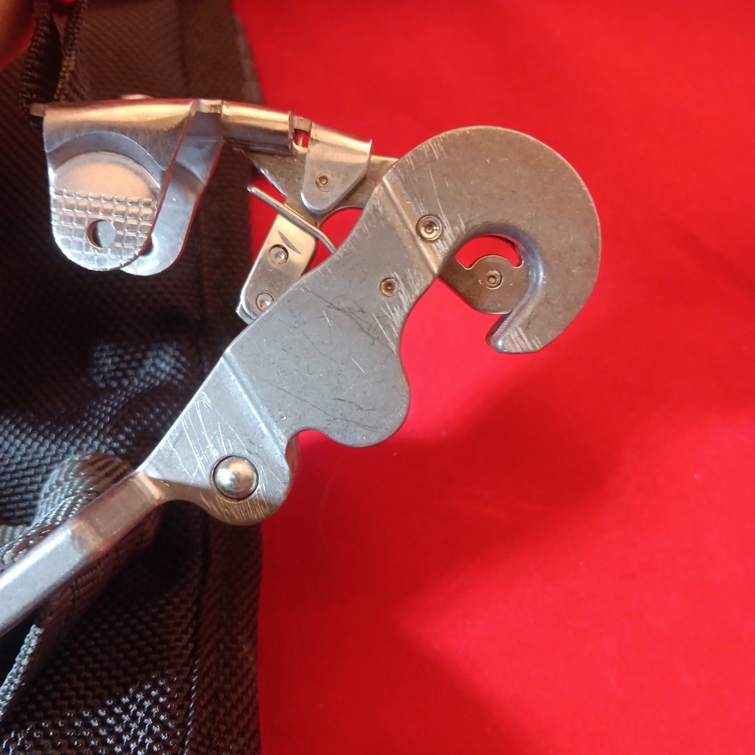 Oakley AP Tactical Roller Bag Clip …excellent shape, broken zipper pull