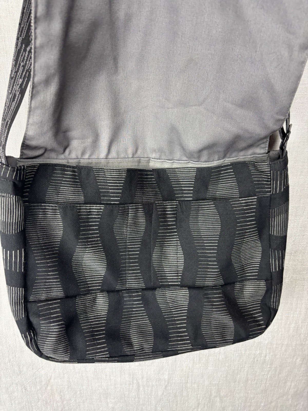 Maruca Handmade Messenger Bag Abstract Pattern Shoulder Strap Black Gray