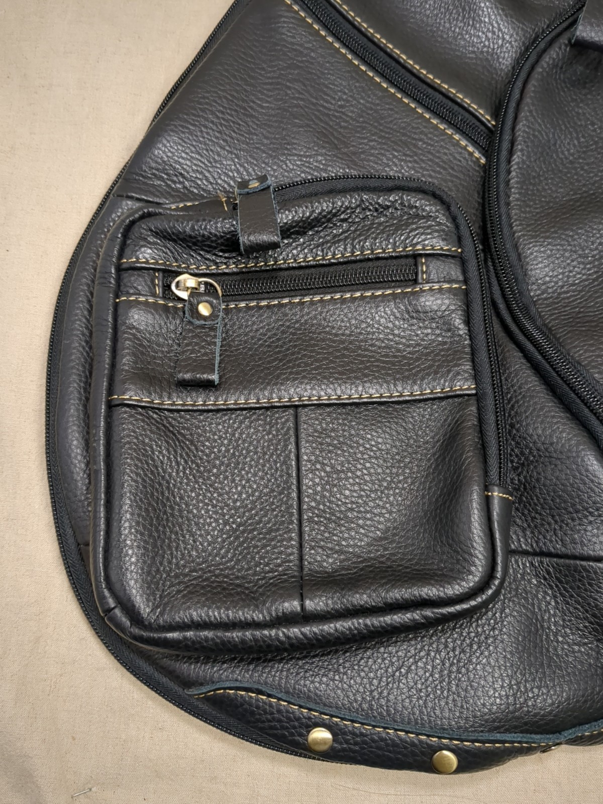 Men’s Crossbody Sling Bag Adjustable Strap Zip Outer Pockets Casual Travel Black