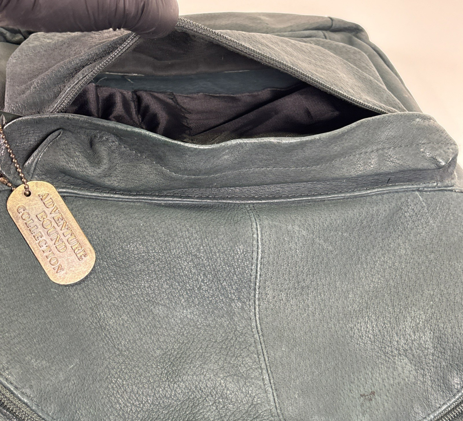 Wilson’s Adventure Bound Green Leather 2 YKK zippered pocket backpack Sunkissed