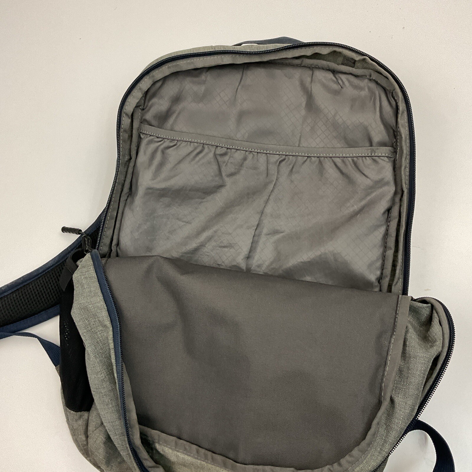 Timbuk 2 Division Travel Commute Work Straps Adjustable Backpack Grey