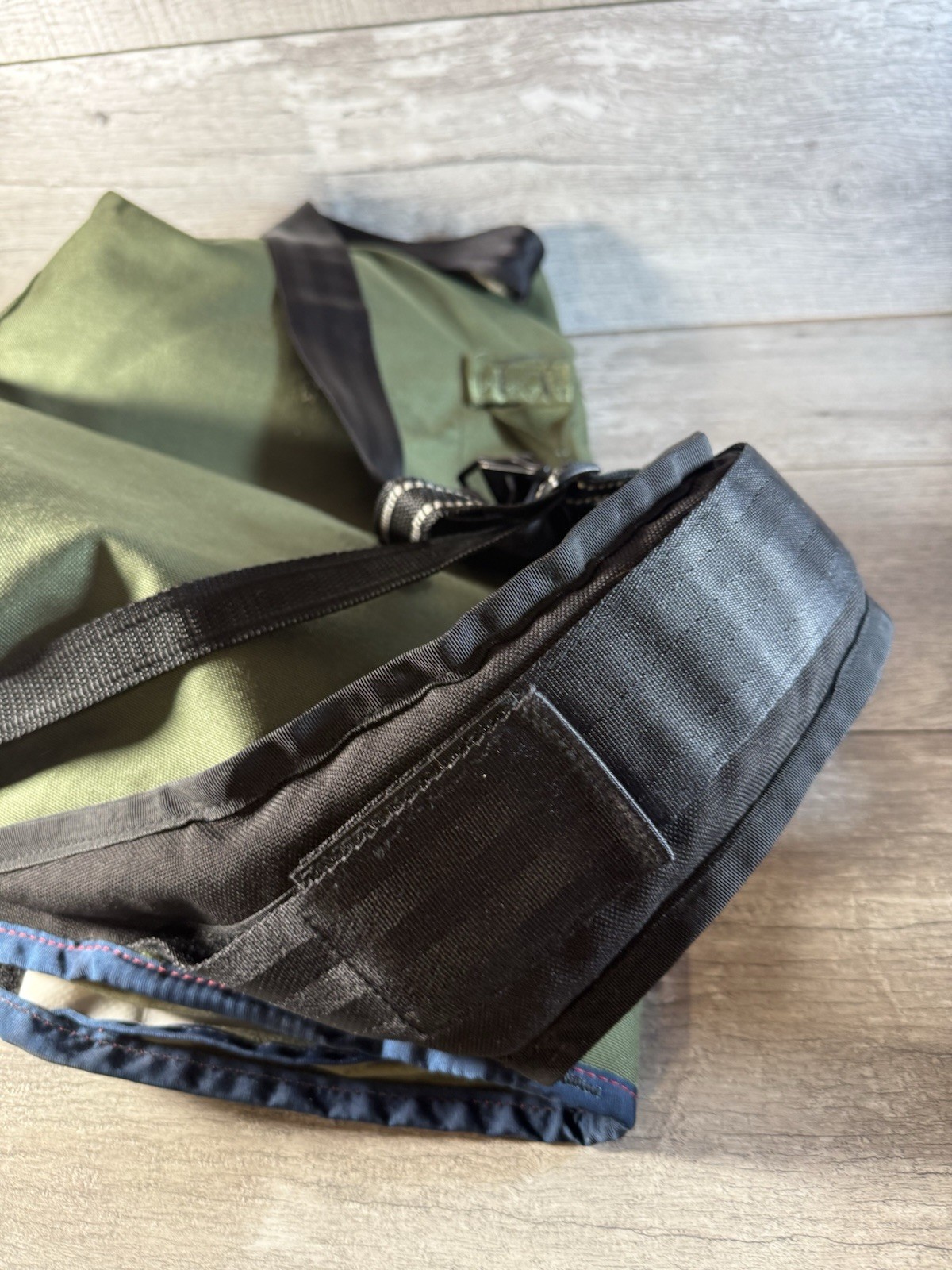 Chrome Industries Messenger Bag Navy Green Metro Seat Belt Flap City