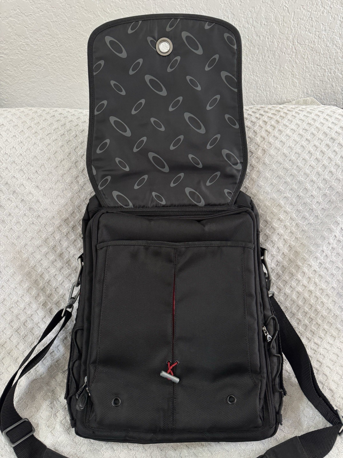 Oakley Tactical Field Gear Vertical Messenger Day Pack Laptop Bag Black Vintage