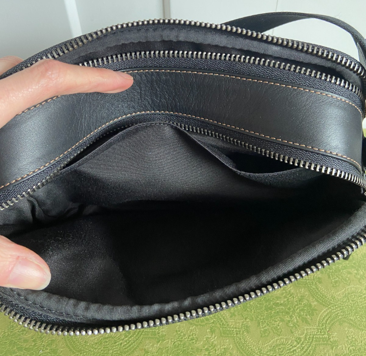 COACH #C4148 Graham Men’s Camera Shoulder Bag – Smooth Leather