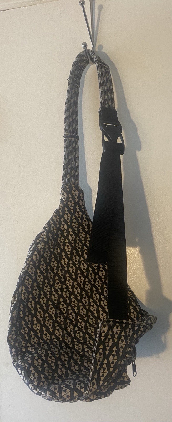 Kavu 4 Rope Sling Bag Black And White Geometric Pattern
