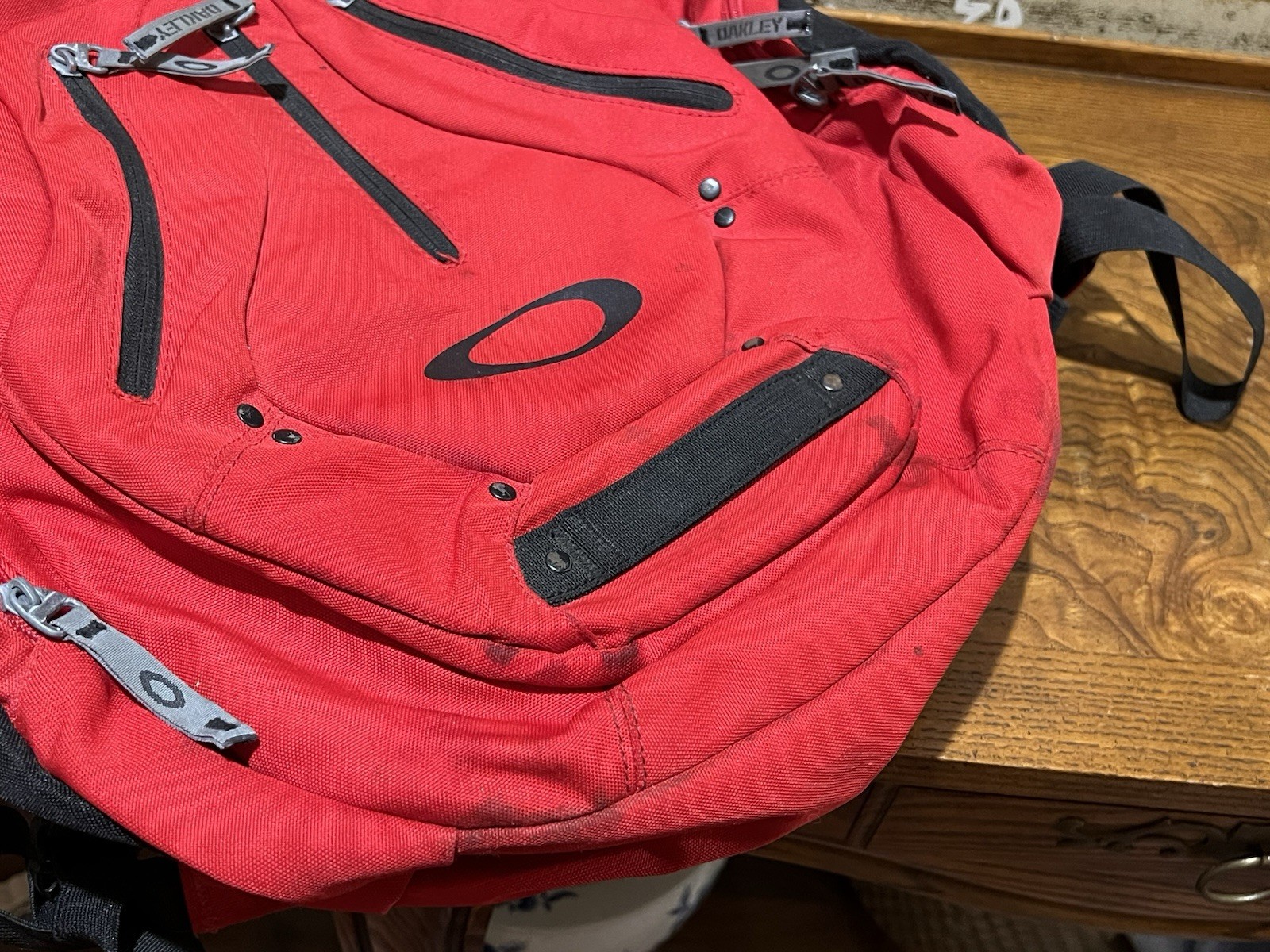 Oakley Panel Backpack Vintage Red Black Techwear Y2K Media Port Daypack