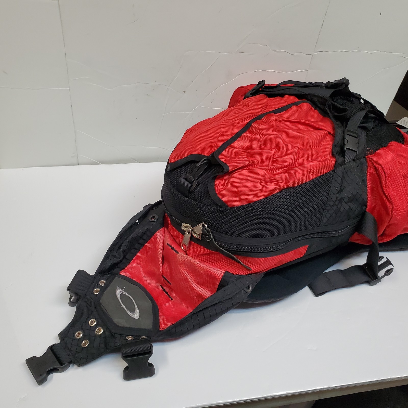 VINTAGE OAKLEY ICON RUCKSACK TACTICAL BACKPACK RED / BLACK
