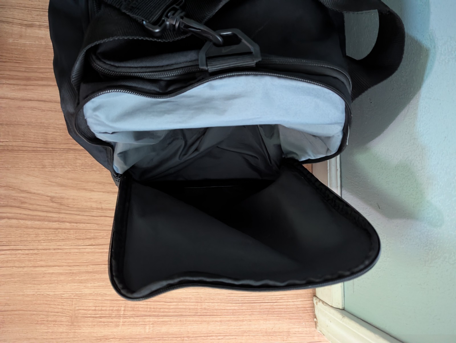 Nike Brasilia Big Swoosh Logo Handled Carry On Duffel Bag Gym Black
