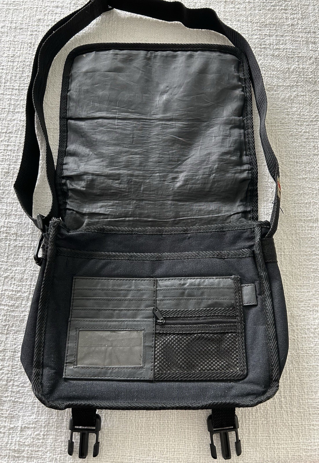L’Egent 2000 Black Canvas Messenger Bag Crossbody 90’s Vintage Y2K 10 X 12 Inch