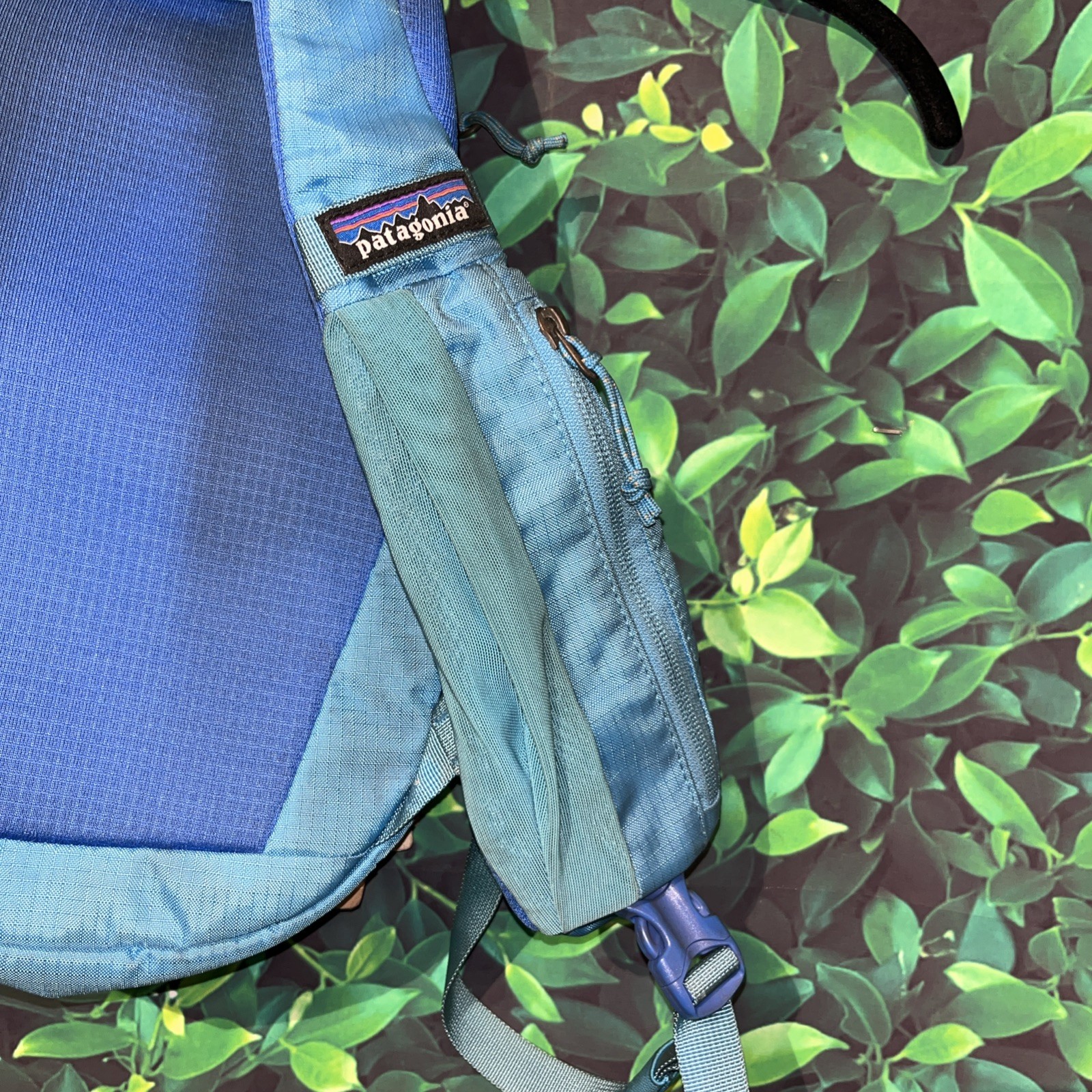 Patagonia Blue Atom Sling 8L With Defects