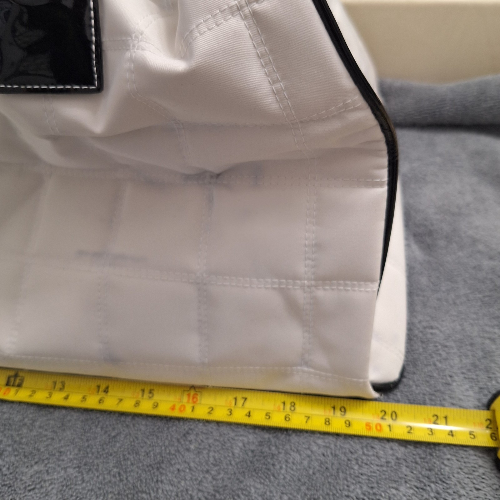 Givenchy Parfums Designer White Black Quilted Weekender Duffle Travel Bag Vacay