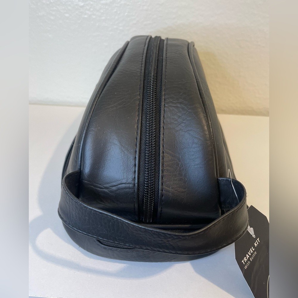 Original Penguin NWT Men’s Travel Kit Classic Black Toiletry Bag with bottle