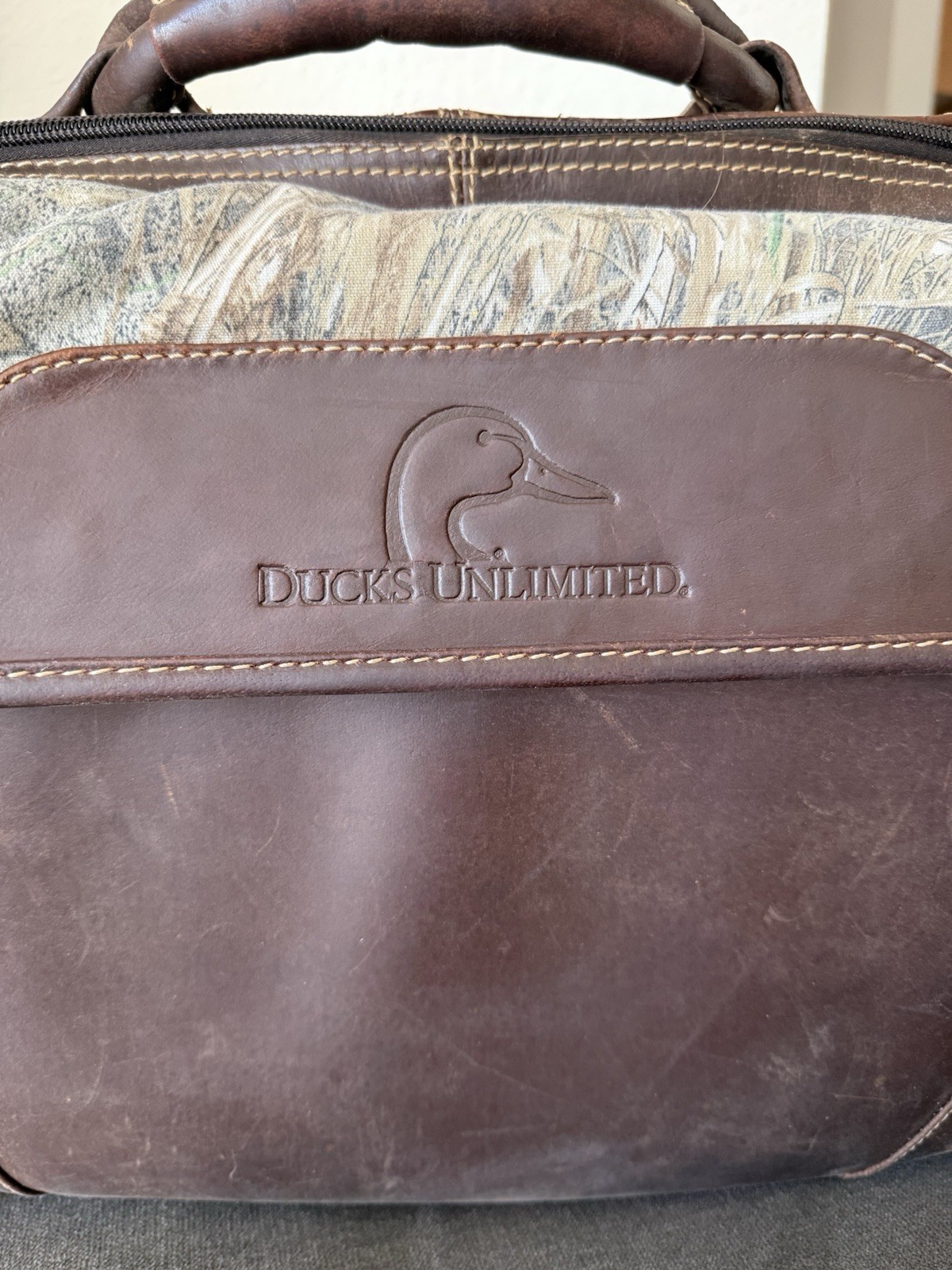 Ducks Unlimited Camouflage Brown leather briefcase/Messenger Bag Shoulder Strap