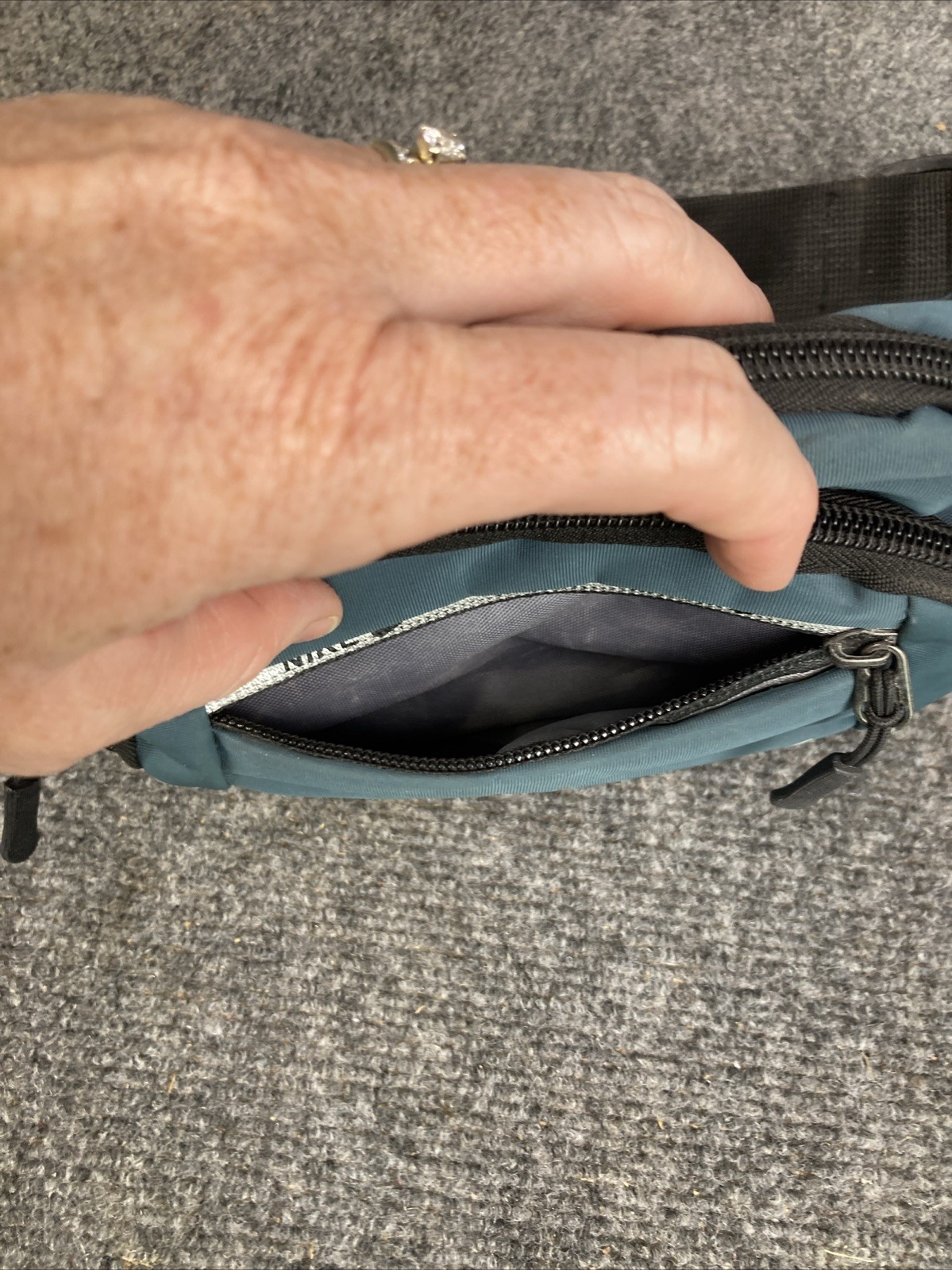 Nike Teal Green 4 Zip Pocket Adjustable Crossbody Bag Pouch Fanny Pack