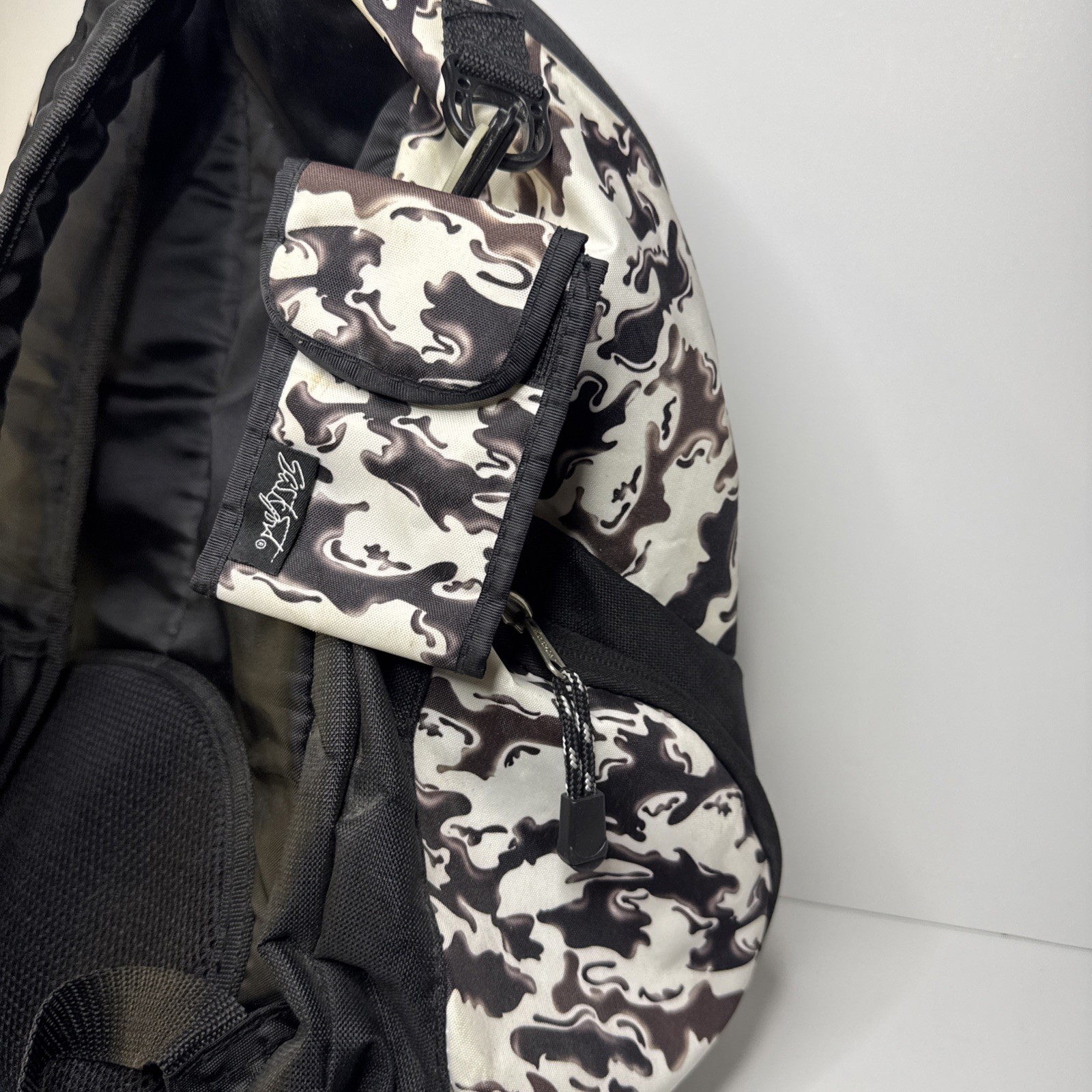 Eastport Xl Expansion Backpack In Abstract Black & White 6 Pockets EUC