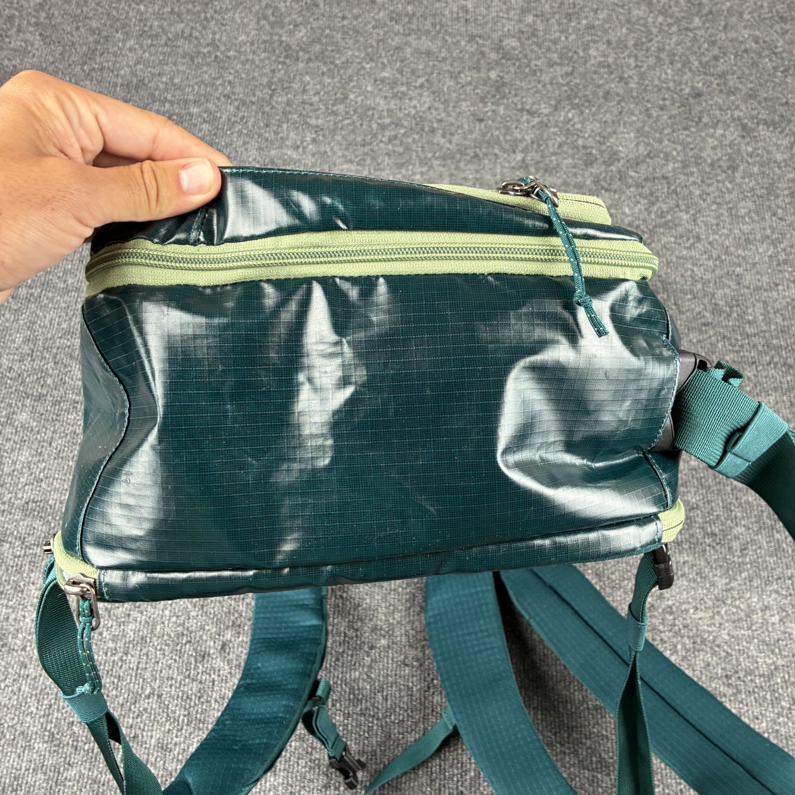 Patagonia Black Hole Mini MLC 26L Green Discontinued Backpack Luggage Shiny