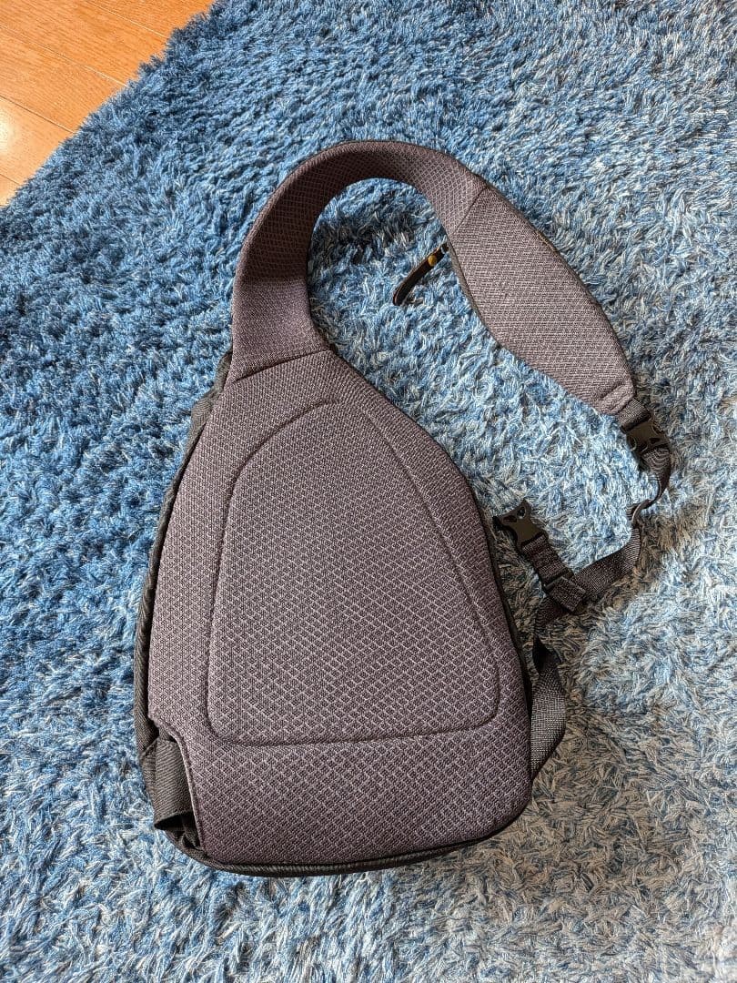 Patagonia Atom 8L Black Sling Bag Active Wear Mesh Back Pre-owned