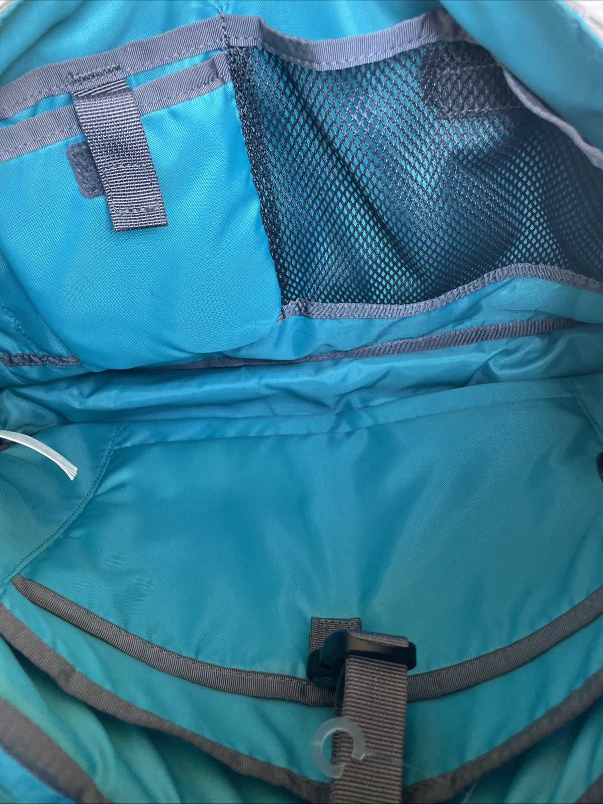 RARE Patagonia Black Hole Messenger 12L Bag Grey Turquoise Green Laptop 49321
