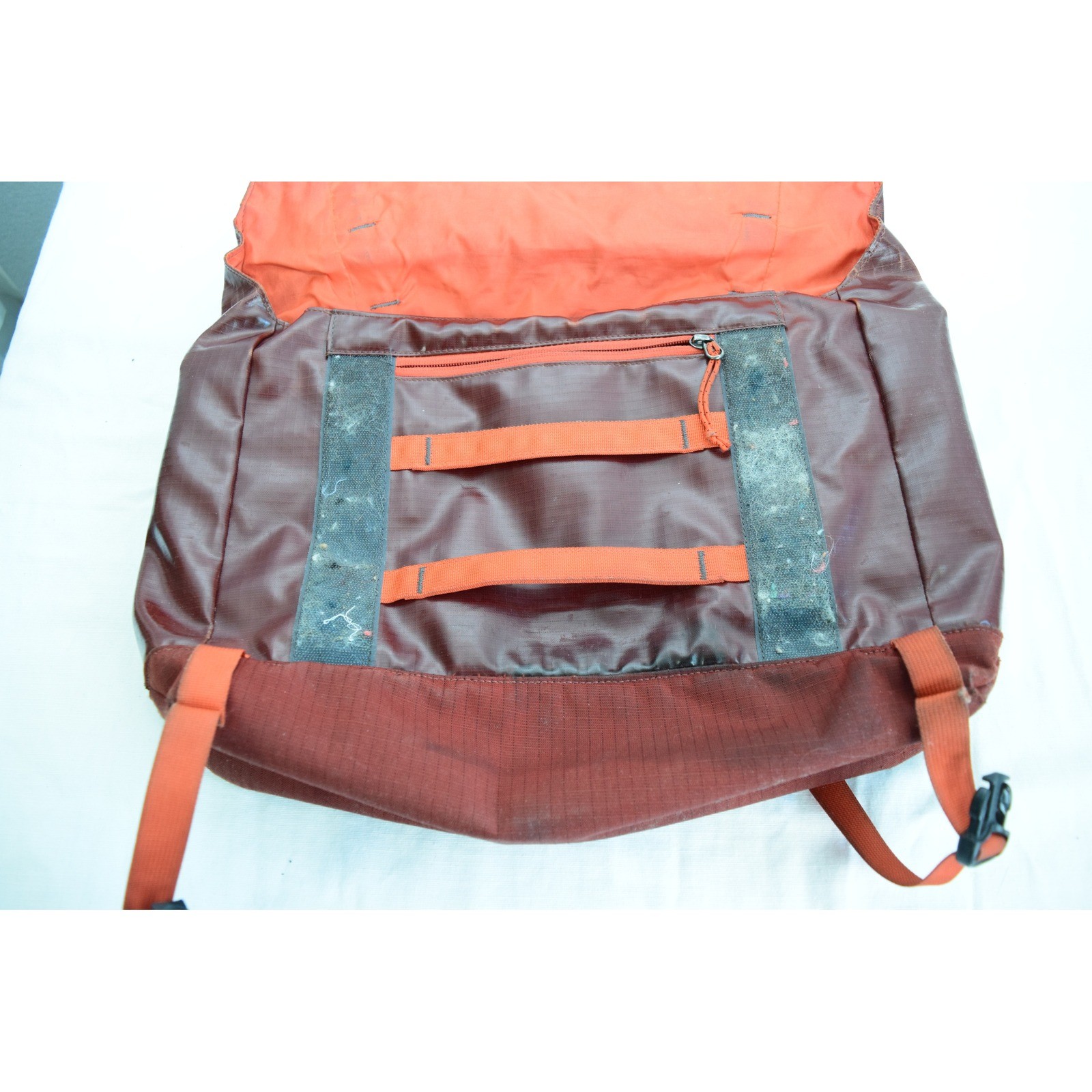 Patagonia Black Hole Mini Messenger Bag Large Burgundy Orange 49321 FLAWS