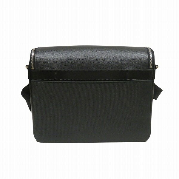 Louis Vuitton Taiga Shoulder Bag – DUTY FREE