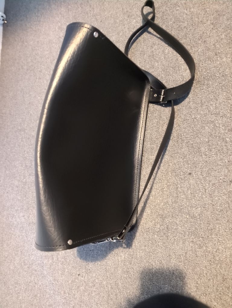 Zatchels British handmade leather 14.5″ satchel, dual front pocket in black