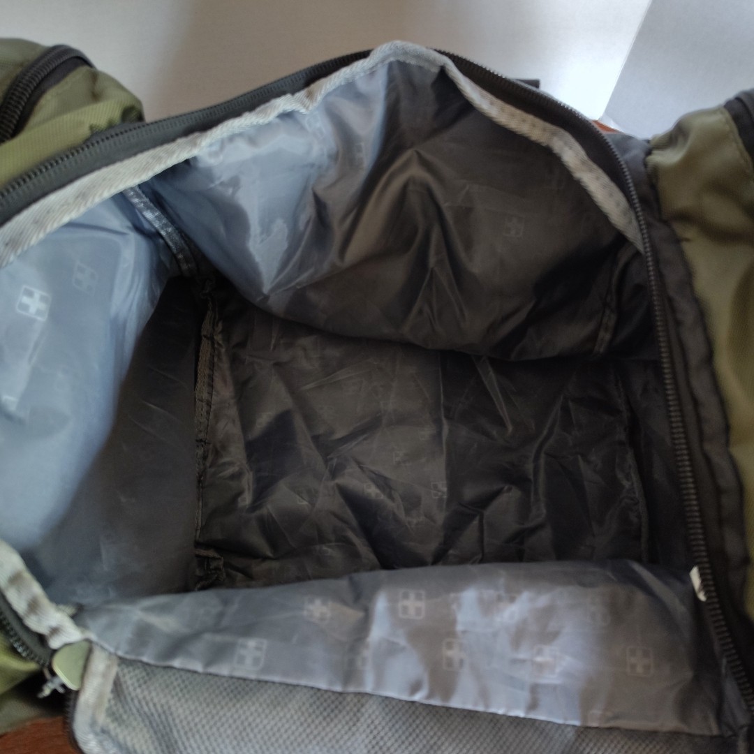 Swiss Tech Urban Trek Green Duffle Bag 28”x15”x12.5”