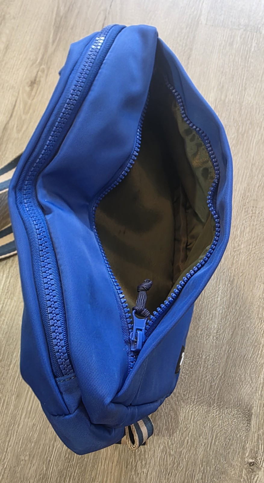 R.Riviter Reveille Shoulder Nylon Bag 12″ X 8″ Hiking Outdoor Unisex Conceal